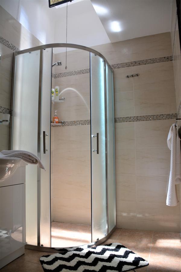 Private Room In Beautiful Home Montevideo Exterior foto